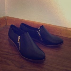 Black zippered booties, size 7.5